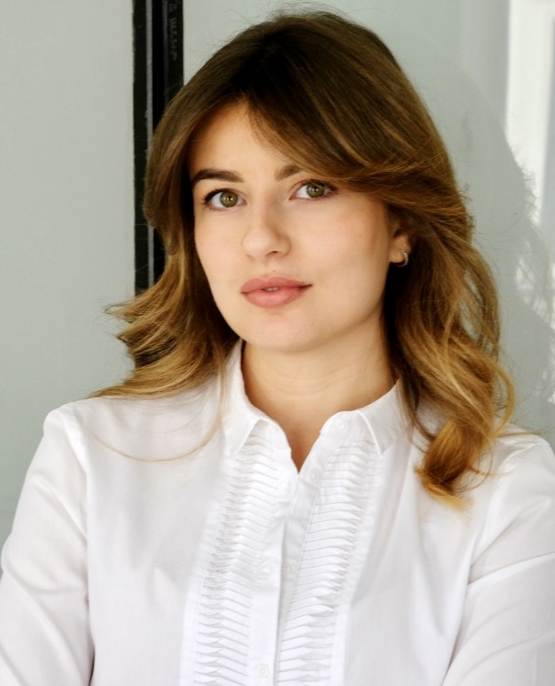 Maître Léa Scemama, avocat au Barreau de Paris